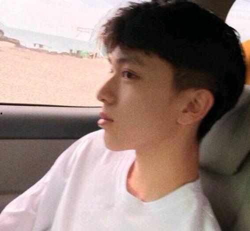 吃瓜头像 男生图片,揭秘吃瓜头像中的帅气男生风采