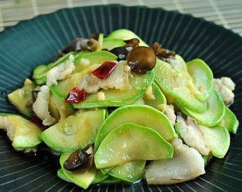 葫芦瓜炒着吃的热量,低热量美食新选择