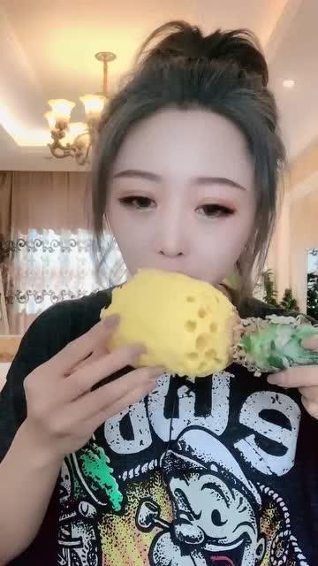 菠萝姐姐吃冰瓜,冰瓜美食之旅