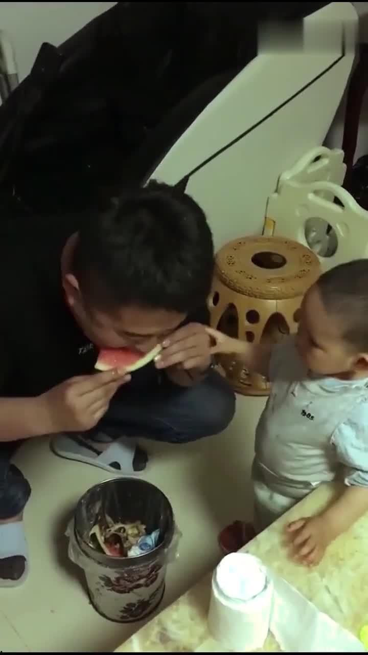 亲爸爸吃瓜,一场家庭情感的趣味之旅