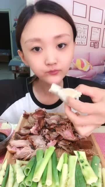 大鸭吃瓜娃娃,一场趣味横生的动物奇遇记